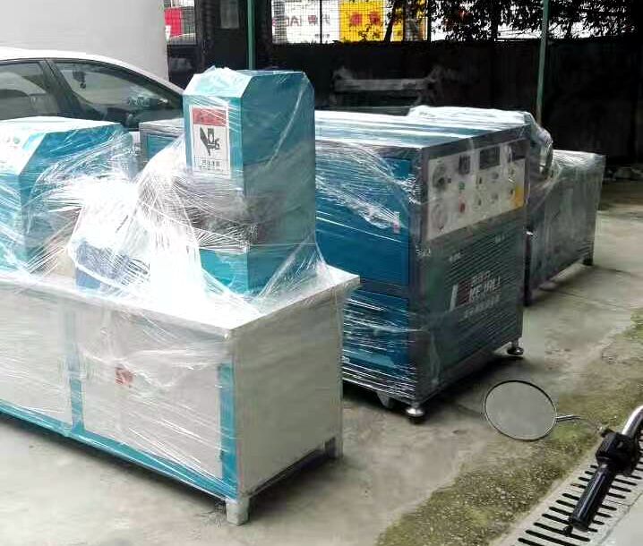 凱強(qiáng)力客戶親自到廠提貨——?dú)怏w膨脹器